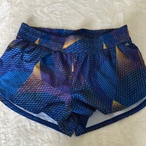 DSG Hi Rise Stride Shorts with Geometric Pattern NWT